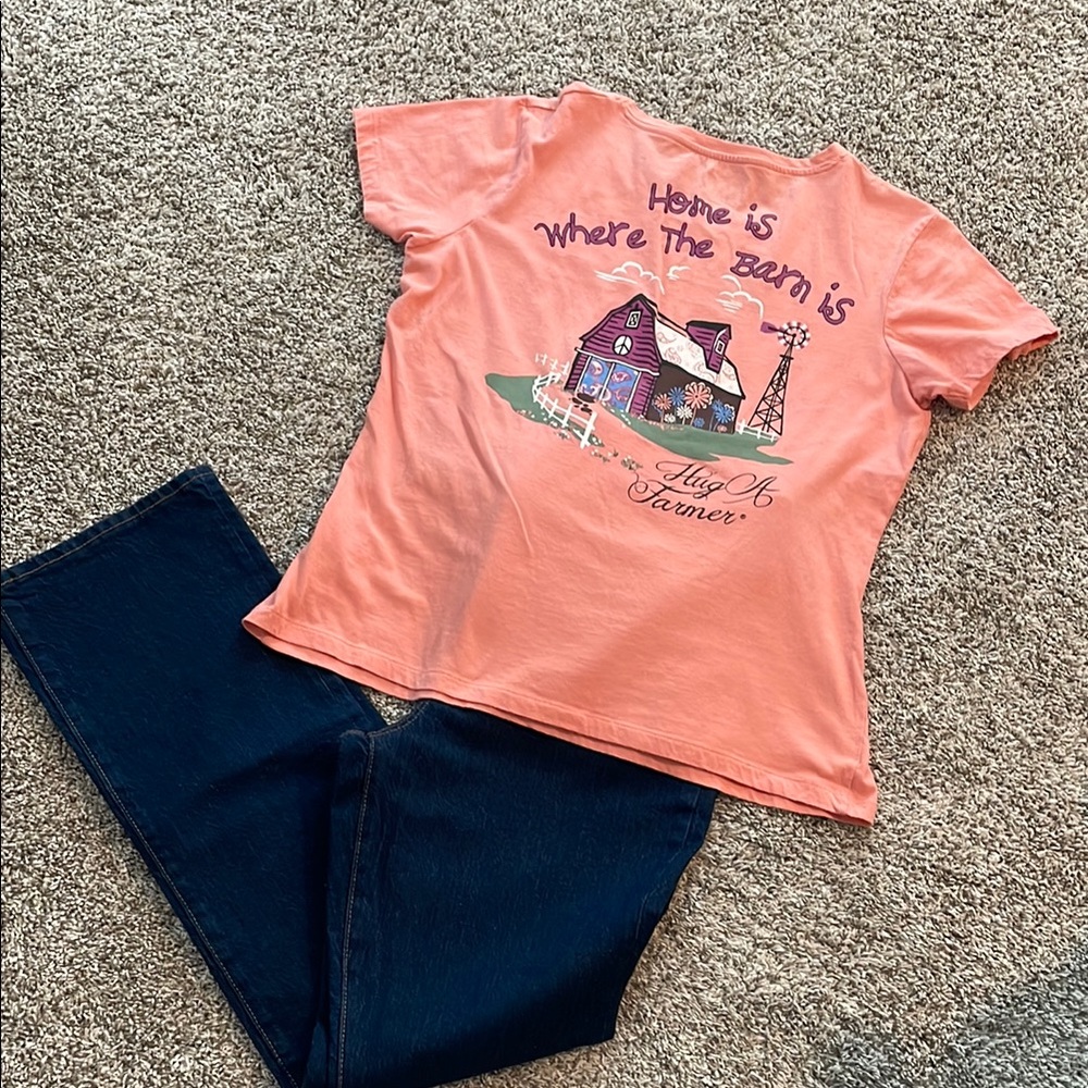 Hug a Farmer Women’s tee